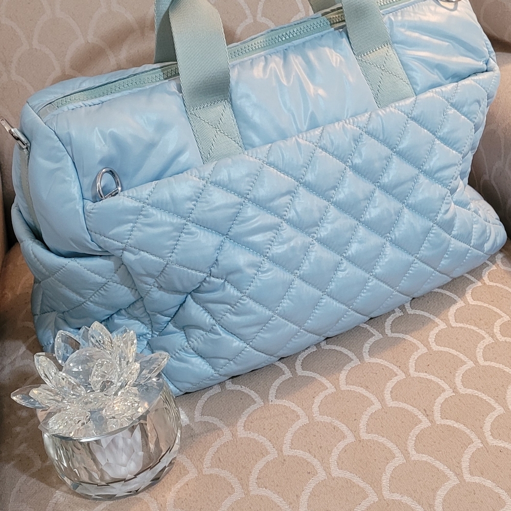 Micheal KORS Quilted Light Blue Travel Bag 19 In. Length and 14 In Deep. - Picture 8 of 17